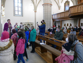 Bischof Dr. Michael Gerber besucht St. Crescentius (Foto: Karl-Franz Thiede)